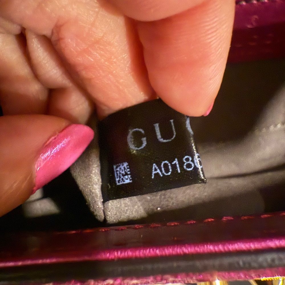 SOLD
Limited Edition Authentic Gucci Metallic Pink Galassia Padlock - Picture 13 of 15